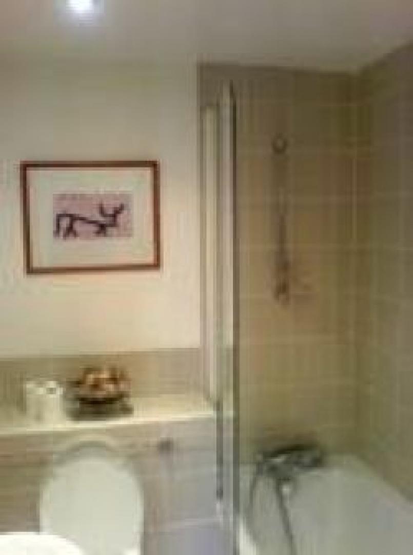 			ONE BED PLUS STUDY, 1 Bedroom, 1 bath, 1 reception Flat			 Broadhurst Gardens, WEST HAMPSTEAD